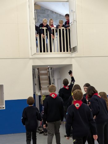 scouts on balcony
